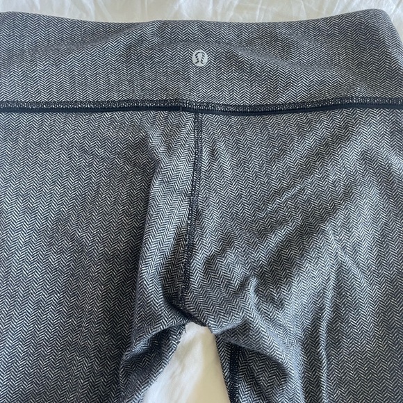 Lululemon Herringbone Wunder Under - size 6 - Picture 4 of 4